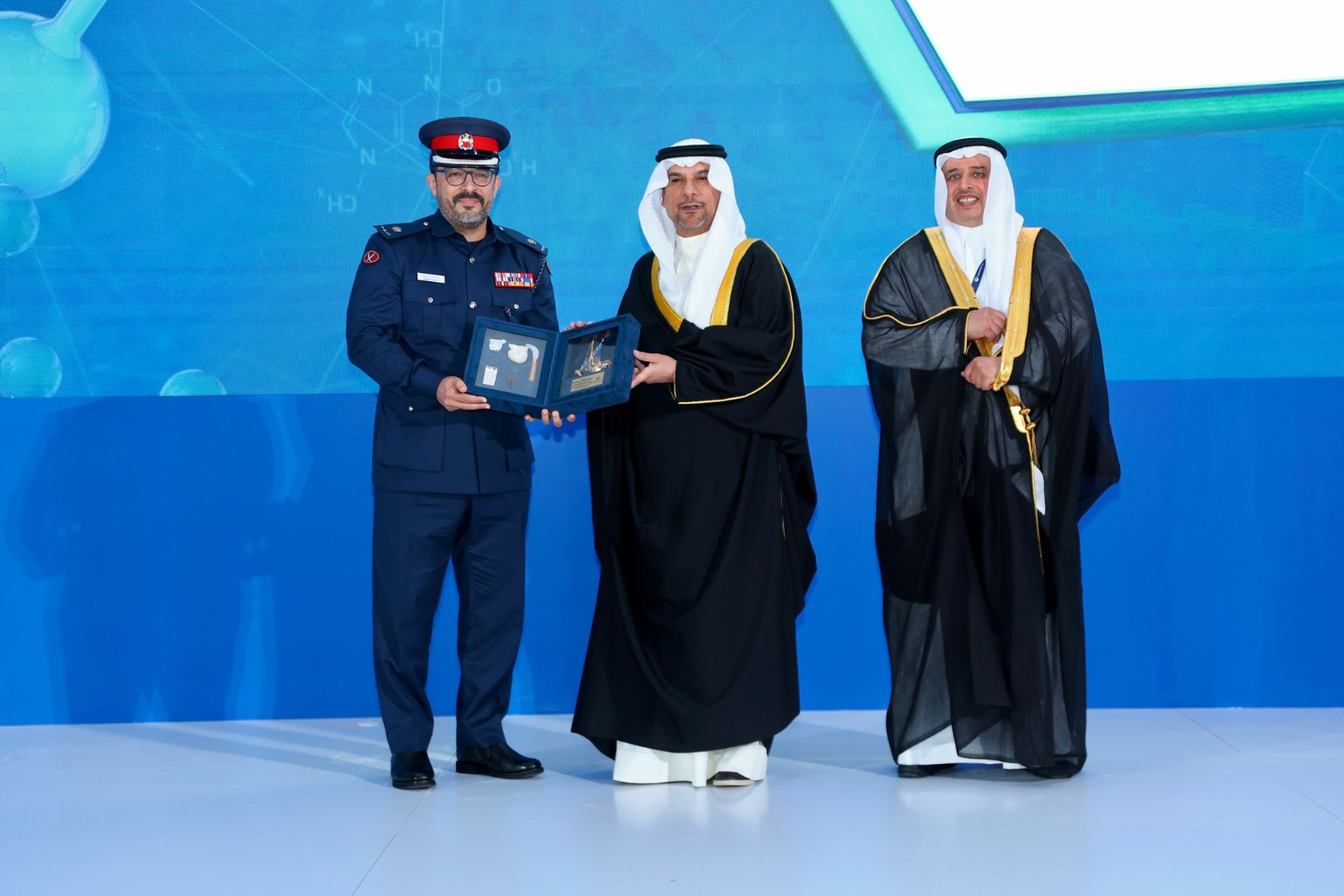 اللجنة الوطنية لإدارة الطوارئ المدنية تُكرَّم كشريك استراتيجي في مؤتمر ( ChemSafe 25) الدولي للسلامة الكيميائية<